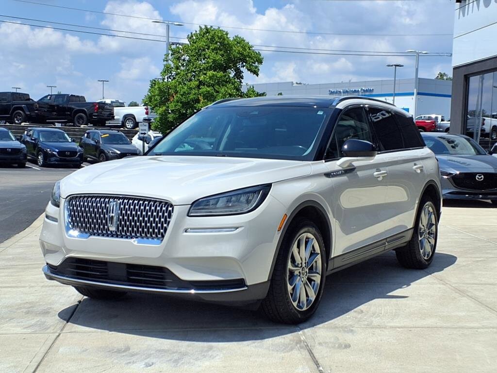 2022 Lincoln Corsair Standard photo 2