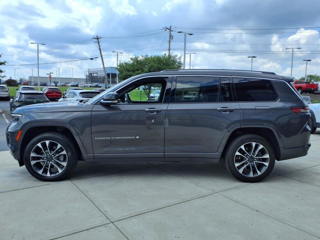 2022 Jeep Grand Cherokee Overland photo 3