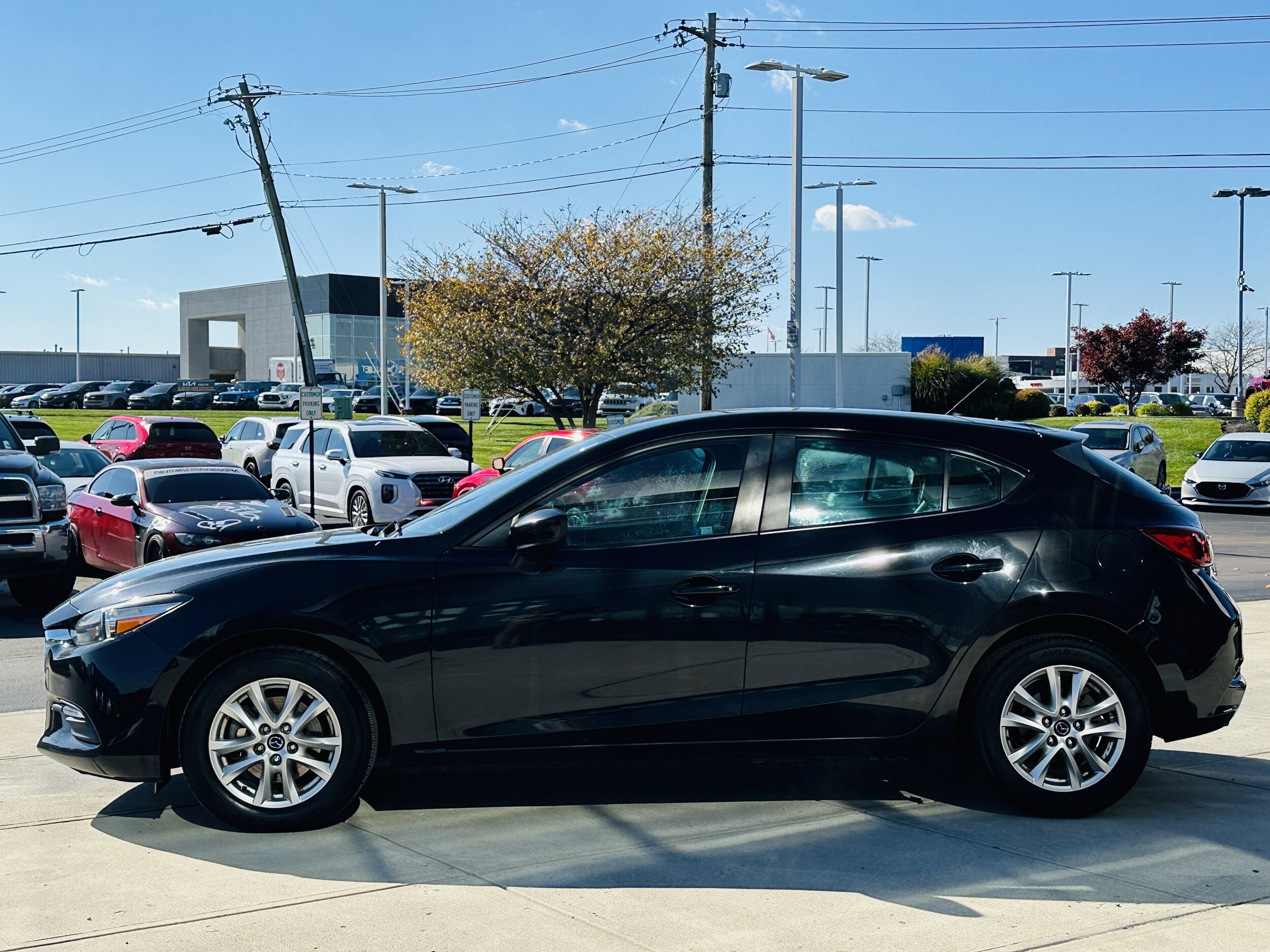 2017 Mazda Mazda3 Sport Hatchback photo 4