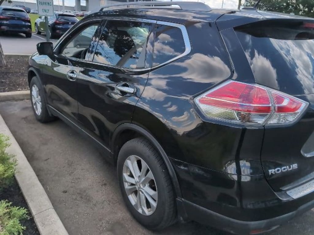 Used 2016 Nissan Rogue SV SUV