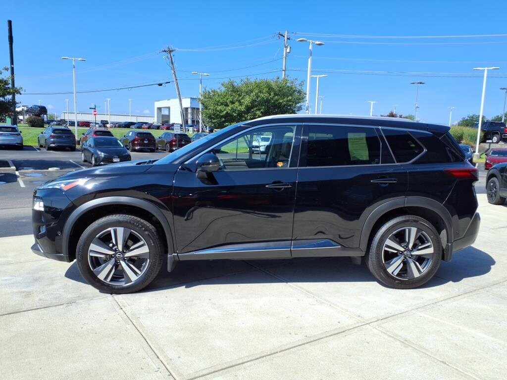 2023 Nissan Rogue SL photo 3