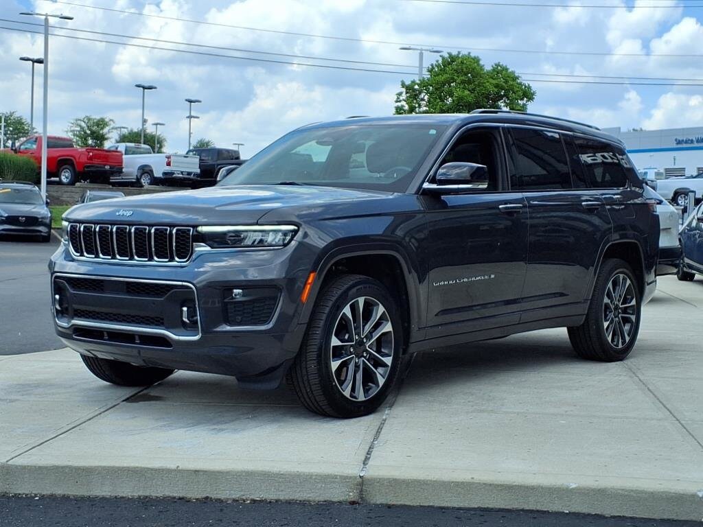 2022 Jeep Grand Cherokee Overland photo 2