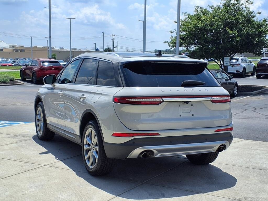 2022 Lincoln Corsair Standard photo 4