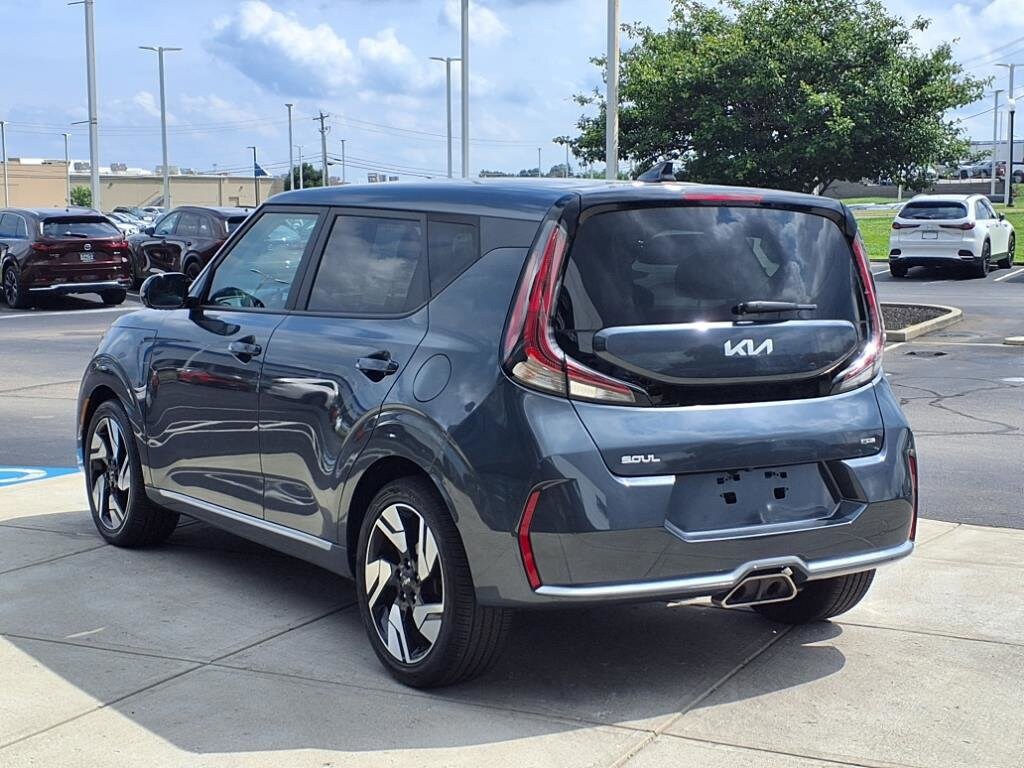 2023 Kia Soul GT-Line photo 3