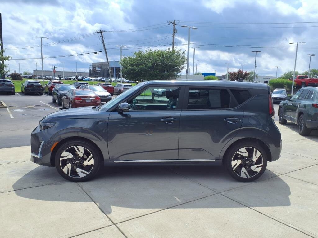 2023 Kia Soul GT-Line photo 2