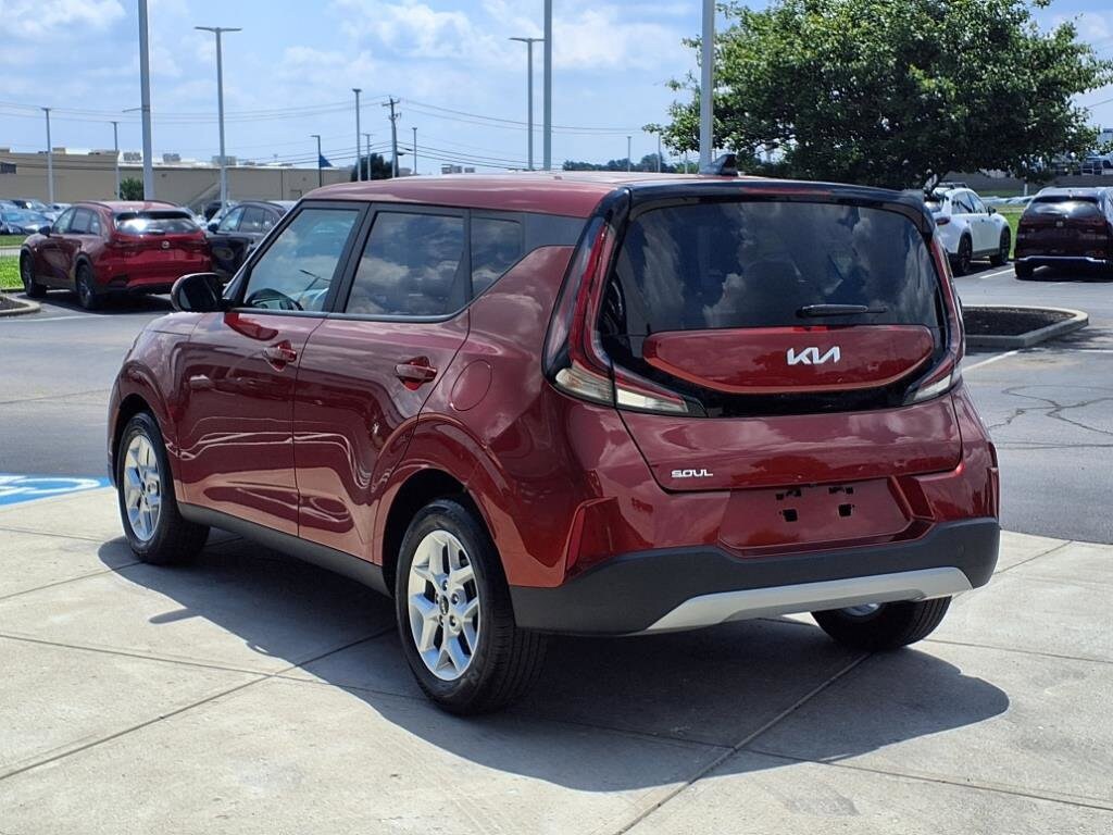 2023 Kia Soul LX photo 3