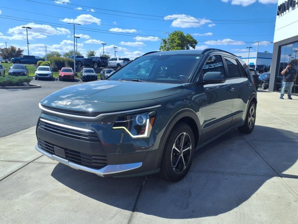 2023 Kia Niro EX photo 2