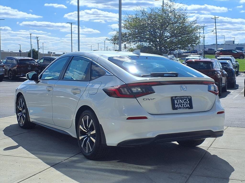 2022 Honda Civic EX-L Hatchback photo 4