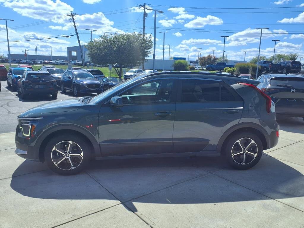 2023 Kia Niro EX photo 3
