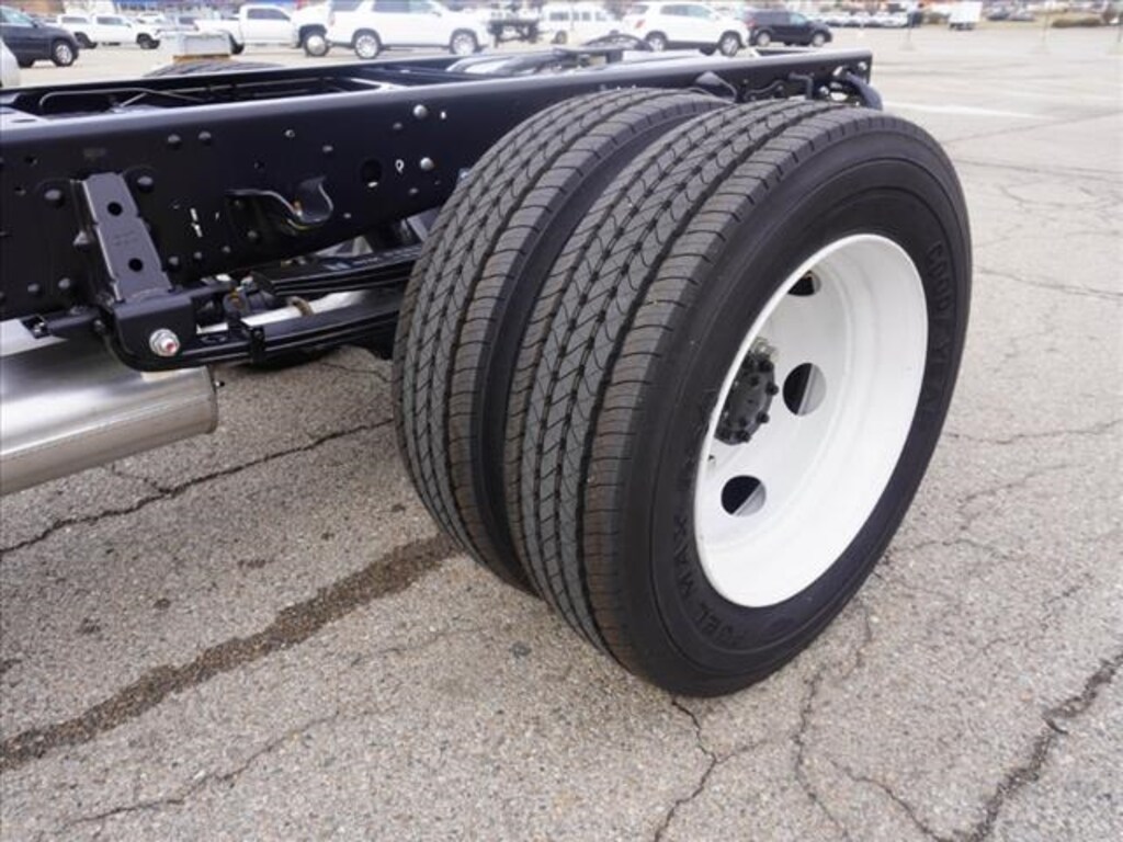 New 2024 Chevrolet 5500 XG LCF Gas 132.5" Wheelbase Truck Regular Cab