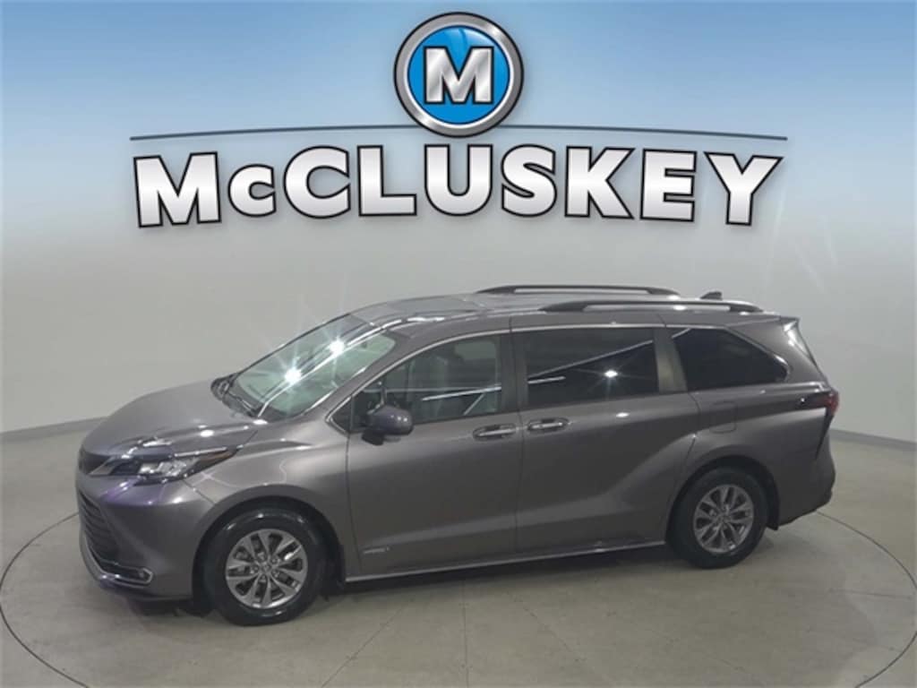 Used 2021 Toyota Sienna XLE Minivan/Van