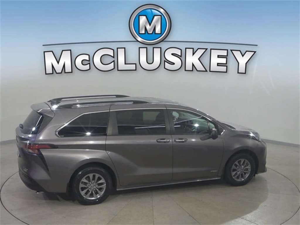 Used 2021 Toyota Sienna XLE Minivan/Van