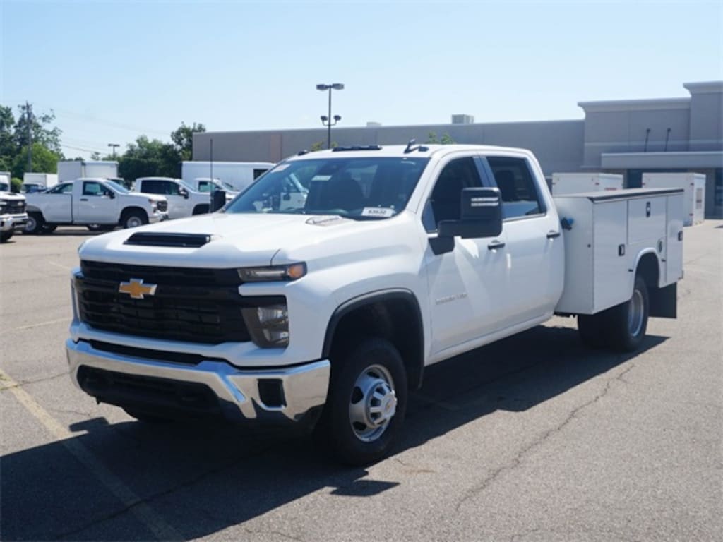 New 2025 Chevrolet Silverado 3500HD Chassis Work Truck Truck Crew Cab