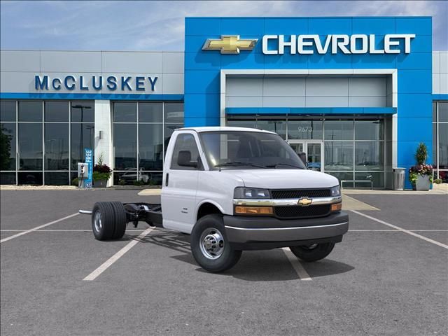 2025 Chevrolet Express Cutaway Base's photo
