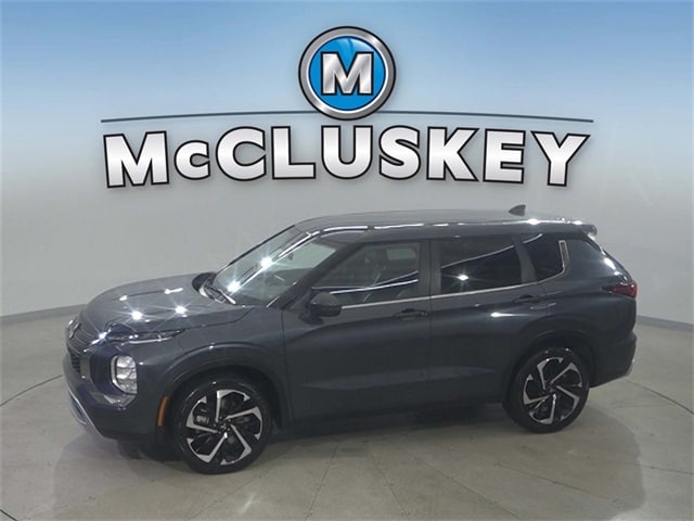 2024 Mitsubishi Outlander SE's photo