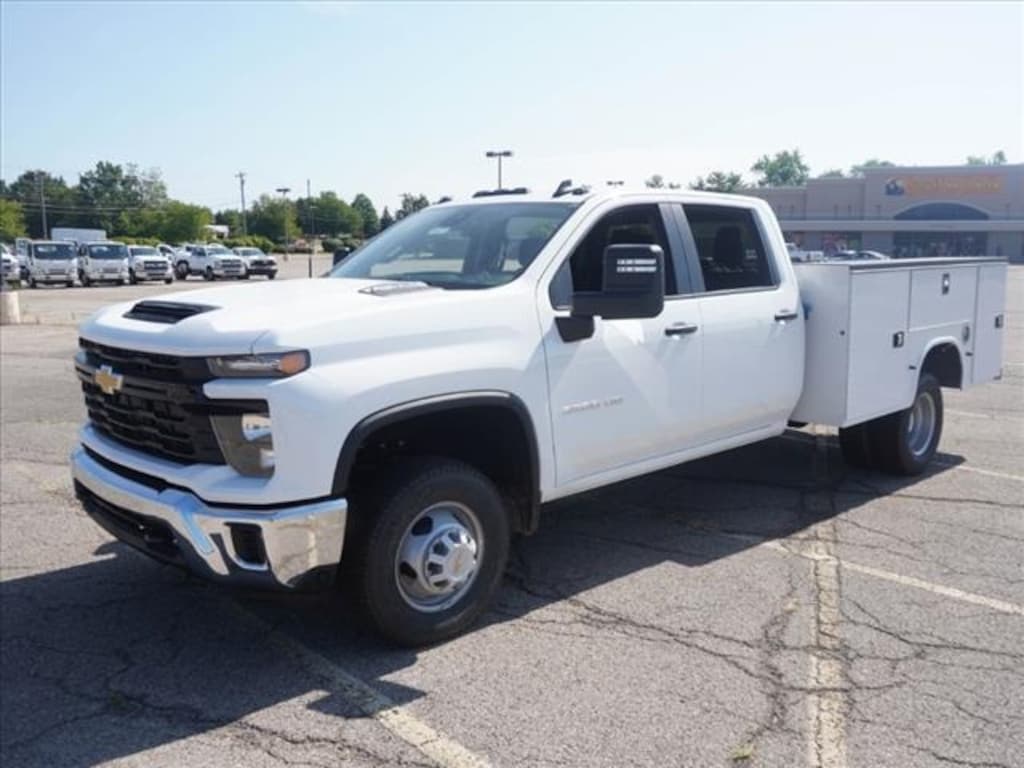 New 2024 Chevrolet Silverado 3500 HD Chassis Work Truck Truck Crew Cab