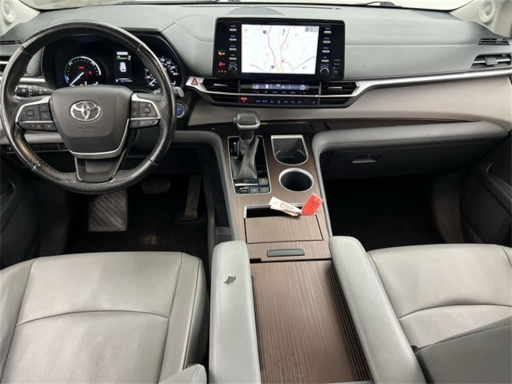 Used 2021 Toyota Sienna XLE Minivan/Van