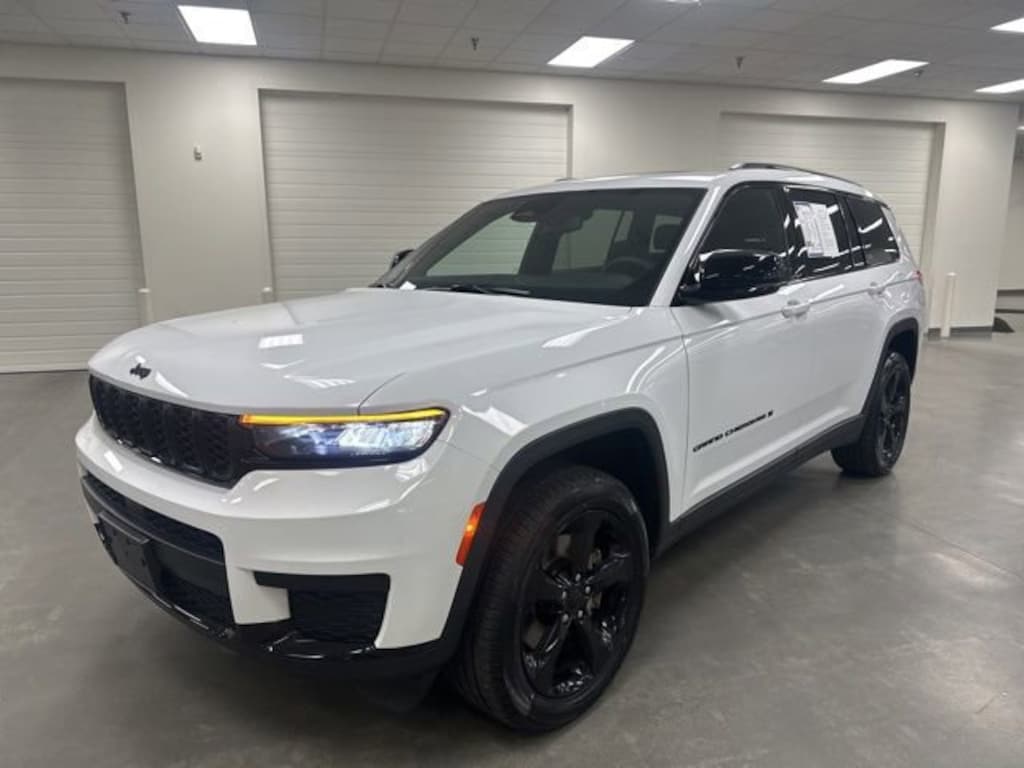 Used 2023 Jeep Grand Cherokee Altitude SUV