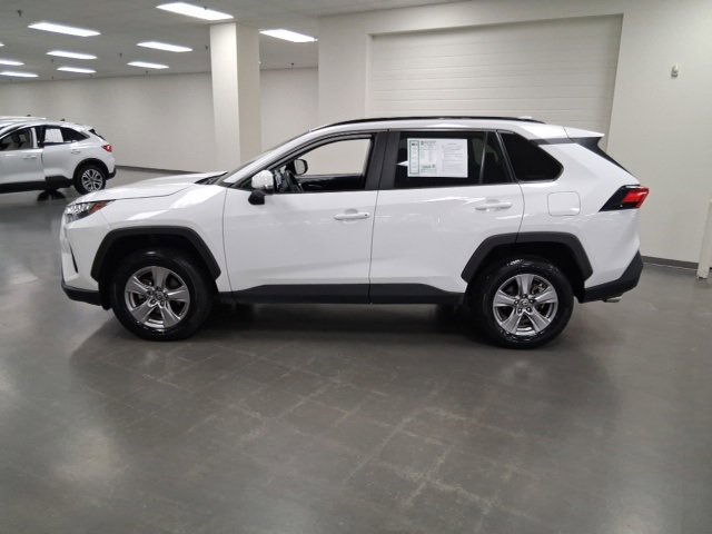 2023 Toyota RAV4 XLE photo 4