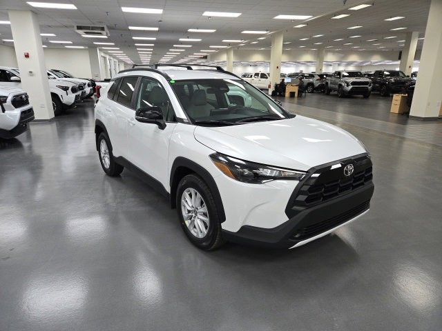 2026 Toyota Corolla Cross LE's photo