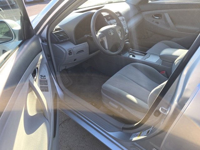2011 Toyota Camry LE photo 3