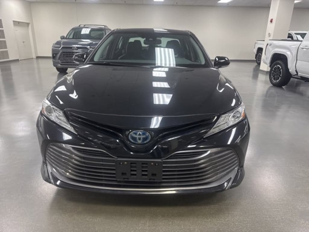Used 2020 Toyota Camry Hybrid Hybrid XLE Sedan
