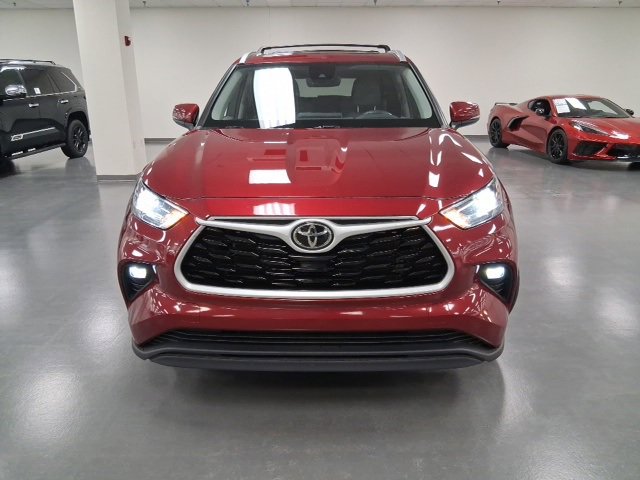 2023 Toyota Highlander L photo 2