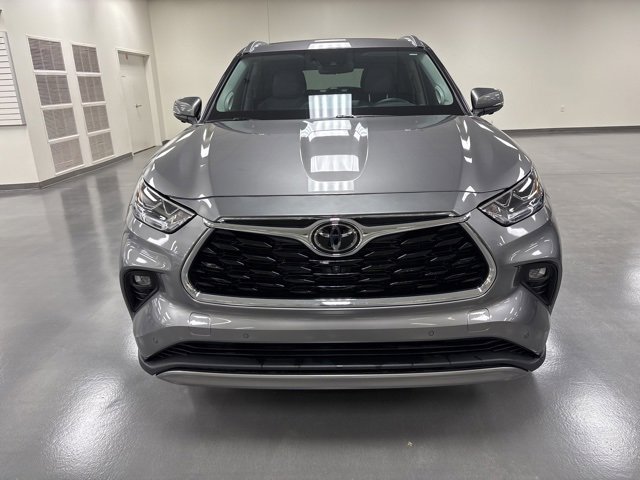 2025 Toyota Highlander Hybrid Platinum photo 2