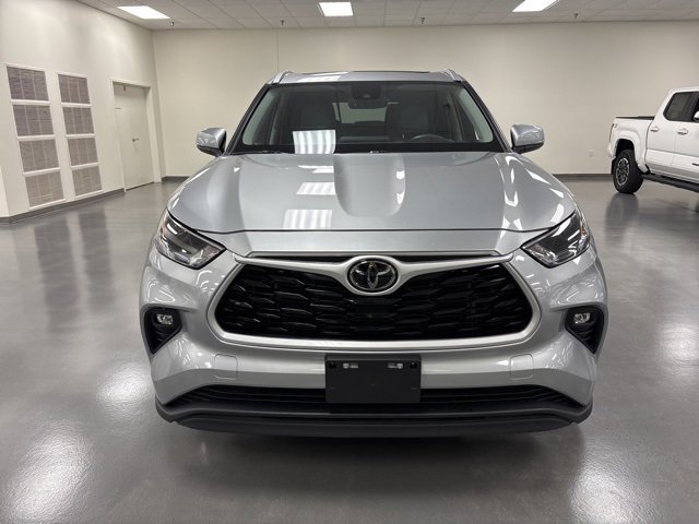2023 Toyota Highlander XLE photo 2