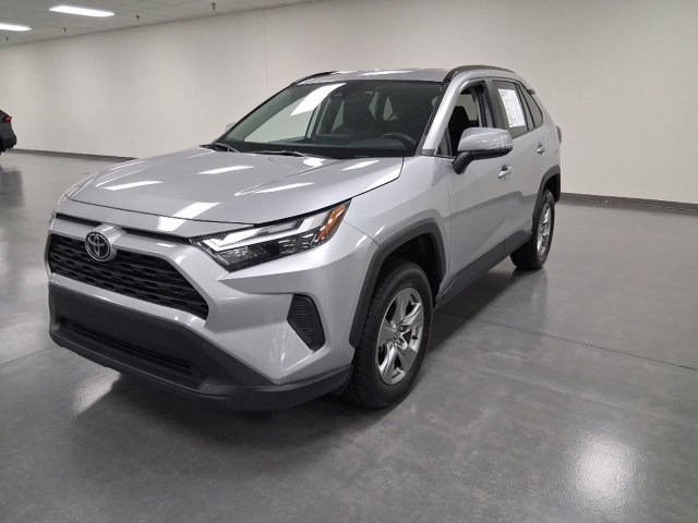 2023 Toyota RAV4 XLE photo 2