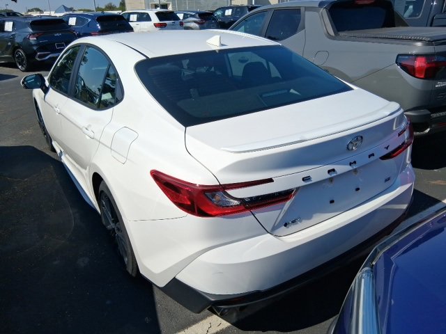 2025 Toyota Camry SE photo 4