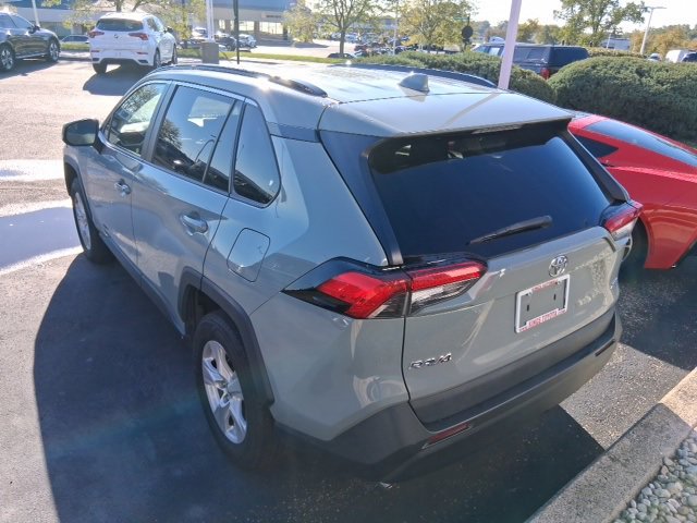 2021 Toyota RAV4 XLE photo 4