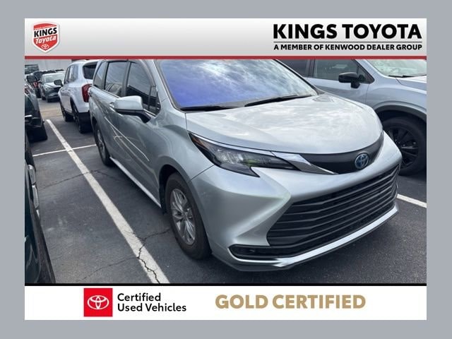 2024 Toyota Sienna LE 8-Passenger Hybrid AWD's photo