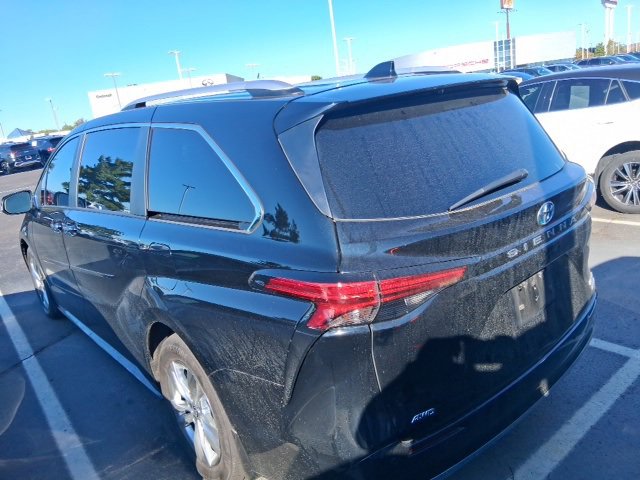 2023 Toyota Sienna Limited photo 4