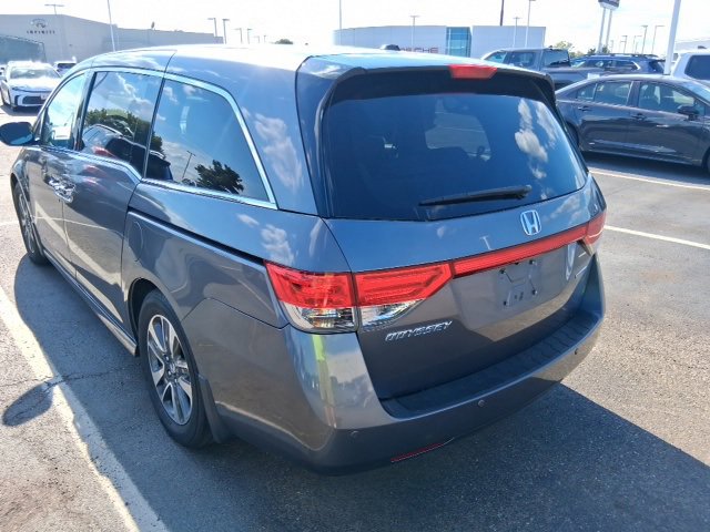 2016 Honda Odyssey Touring photo 4