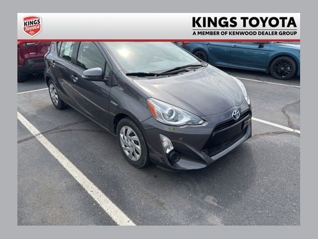 2015 Toyota Prius c Two's photo