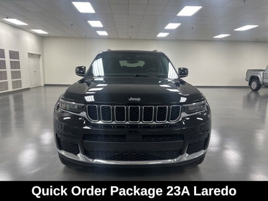 Used 2023 Jeep Grand Cherokee Laredo SUV