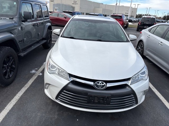 2015 Toyota Camry XLE photo 2