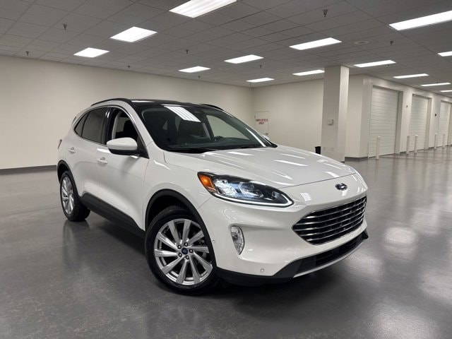 2022 Ford Escape Titanium's photo
