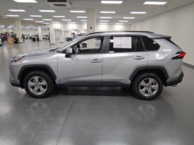 2022 Toyota RAV4 XLE photo 4