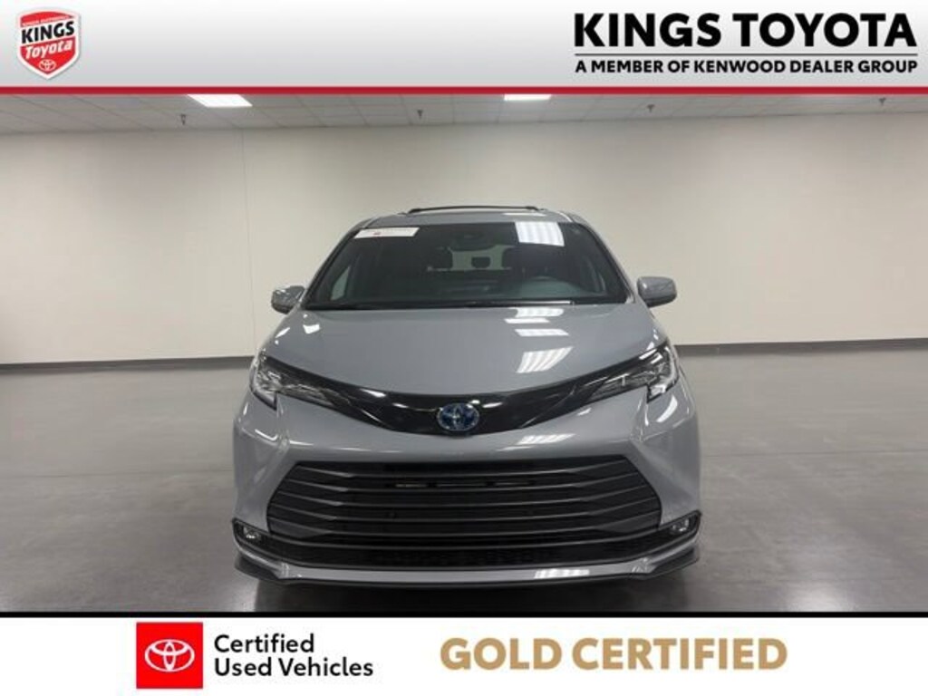 Used 2025 Toyota Sienna Woodland Edition Van Passenger Van