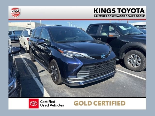 2025 Toyota Sienna Platinum 7-Passenger Hybrid AWD's photo
