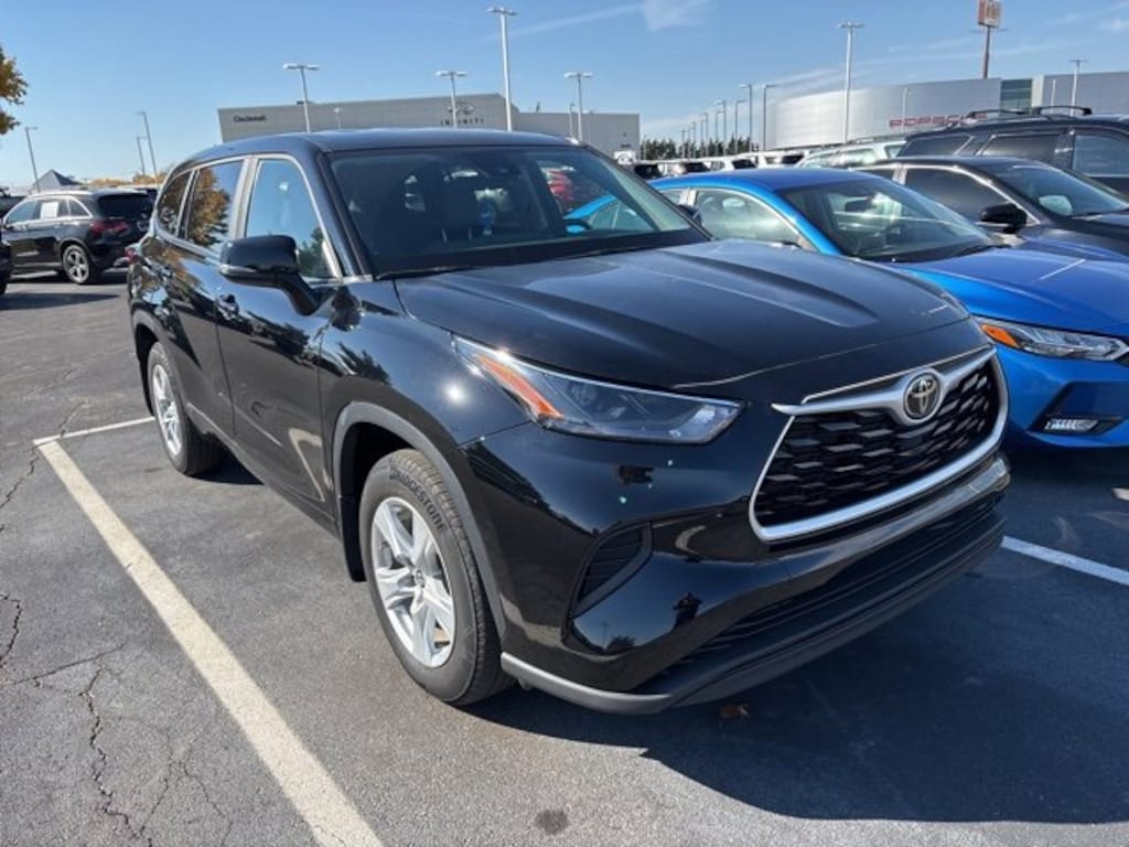 Used 2023 Toyota Highlander L SUV