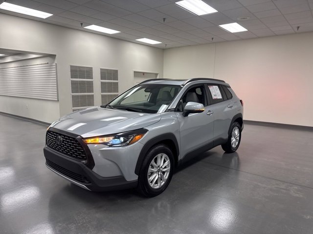 2023 Toyota Corolla Cross LE photo 3