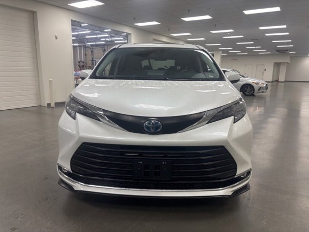 Certified 2024 Toyota Sienna XLE Van Passenger Van