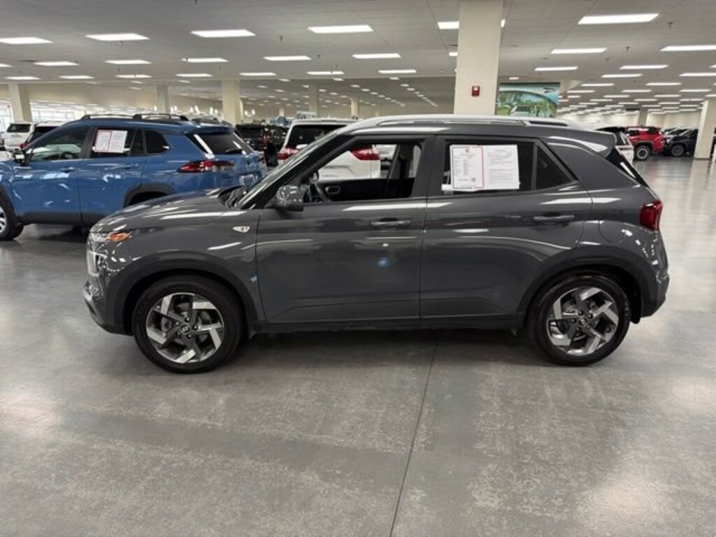 Used 2025 Hyundai Venue SEL SUV