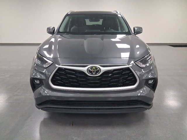 2022 Toyota Highlander XLE photo 2
