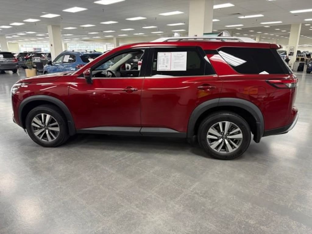 Used 2023 Nissan Pathfinder SL SUV