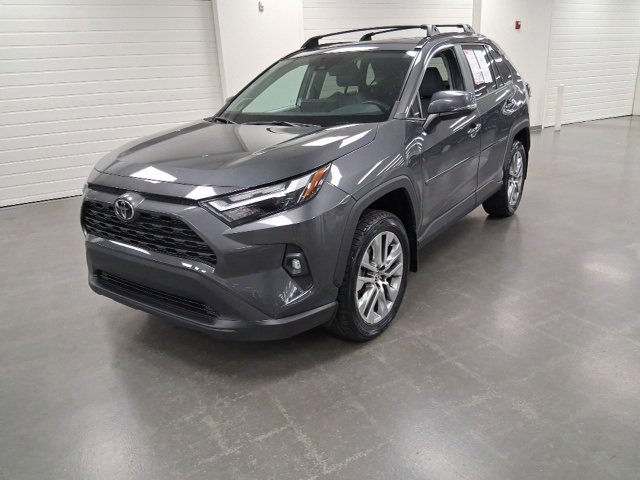 2023 Toyota RAV4 XLE Premium photo 3