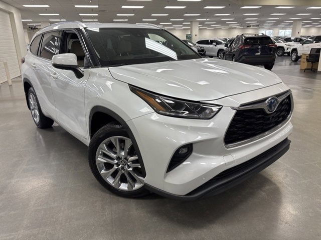 2022 Toyota Highlander Limited's photo